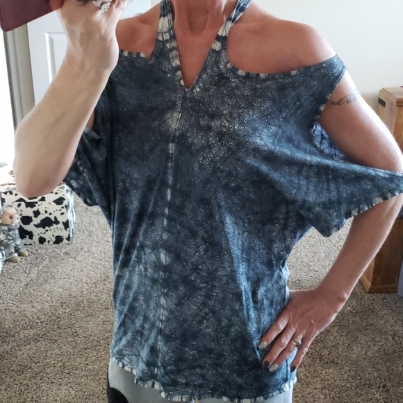 Crash & Burn Tops - 💥Amazing cold shoulder top